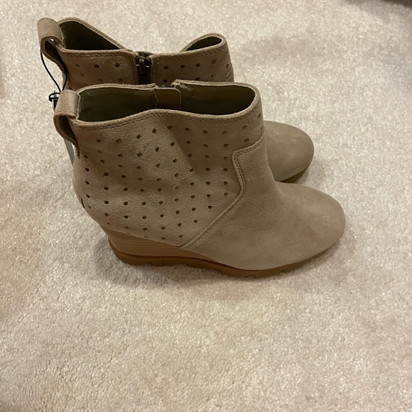 Sorel Studded Uptown Boots—NWT - Picture 4 of 6